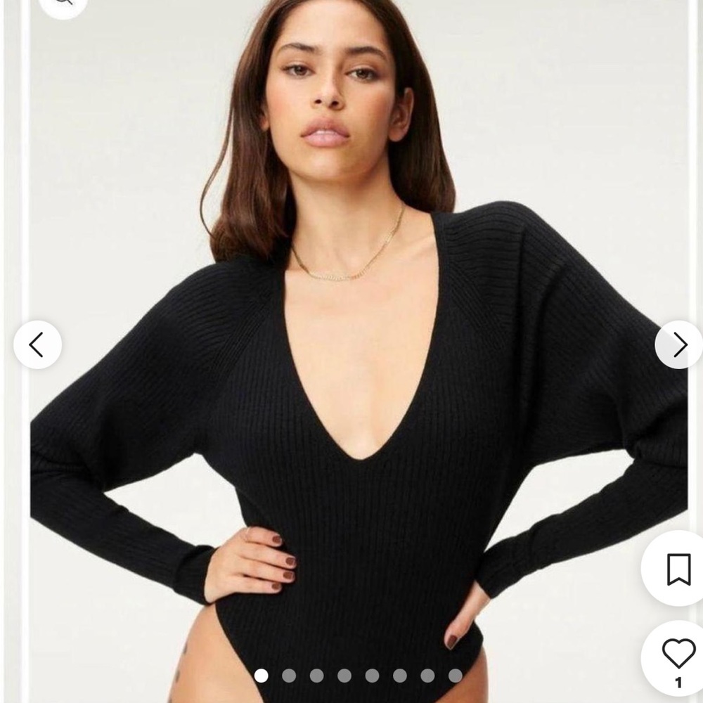 ✨🖤 Good American Ribbed V Neck Long Sleeve Body
Suit